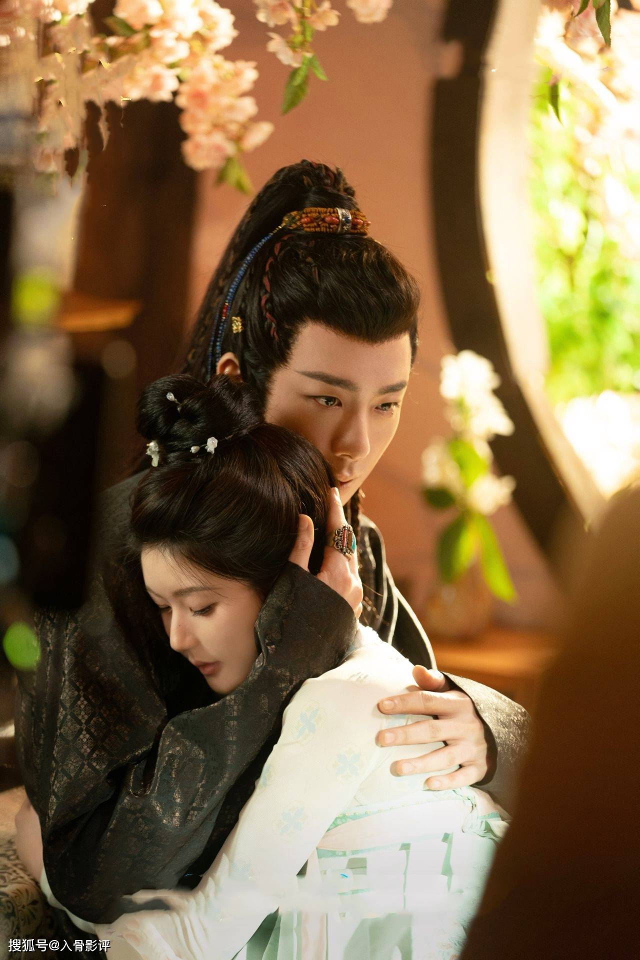 《珠帘玉幕》：赵露思演绎养成系女强人，从奴隶变成珠宝行首封面图